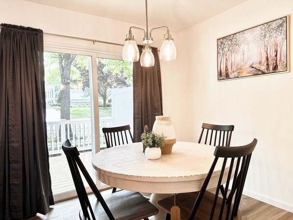 Dining - New Luxurious Townhome in Reading, Near Lancaster, and Philadelphia (Mount Penn)