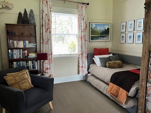 2 bedrooms, iron/ironing board, travel cot, free WiFi - Kosbys Cottage, nestled in the heart of Tongariro for all the best adventures! (Rangataua)