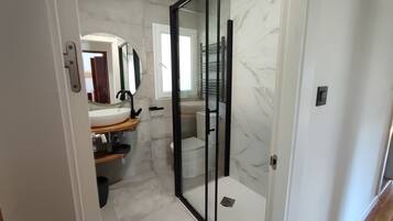 Shower, towels