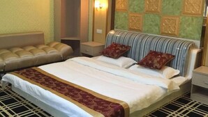 A hotel room with a large bed, a sofa, and a nightstand. - Longting Convenience Hotel (Binyang Yongwu Street Branch) (Binyang)
