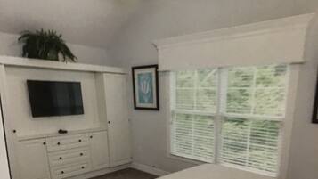 3 chambres, coffres-forts dans les chambres, fer et planche Ă repasser