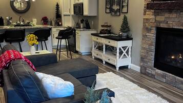 Una Smart TV, una chimenea