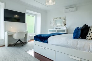 6 habitaciones, tabla de planchar con plancha y cuna de viaje 