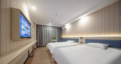 Ribera Cloud Hotel (Shanghai Jinshan Petrochemical Branch)