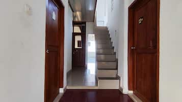 Deluxe Room, Balcony, Mountain View | Living area