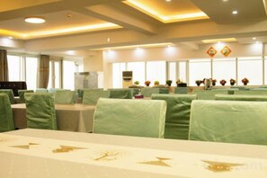 Meeting facility - Longhua Hotel (West Ring Road (Karamay)