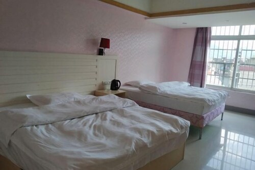 Zhaoping Liduoduo Business Hotel