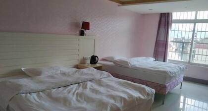 Zhaoping Liduoduo Business Hotel