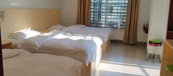 Zhaoping Liduoduo Business Hotel