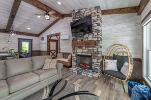 Smart TV, fireplace
