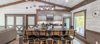 Fishing, duck hunting, boating or whatever else Lake Barkley has to offer. This is your stay!