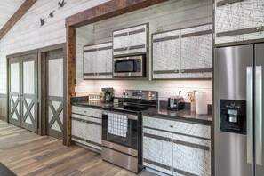 Fridge, microwave, oven, stovetop - Oasis at Barkley - Oasis at Barkley (Cadiz)