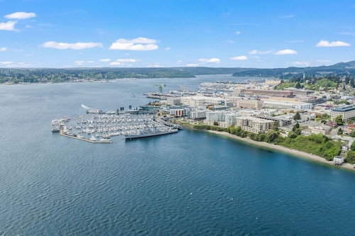 Manette Cottage Oasis - Close to Downtown!