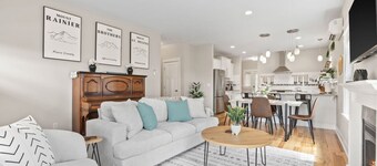 Manette Cottage Oasis - Close to Downtown!