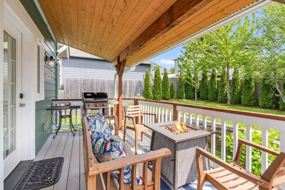 Manette Cottage Oasis - Close to Downtown!