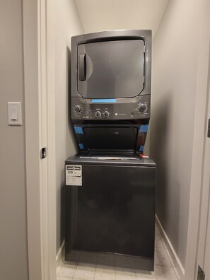 Interior - The ideal one-bedroom apartment is located in SE Calgary.


 (Calgary)