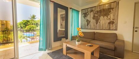 Apartment, 1 Bedroom, Balcony, Garden View | Living area