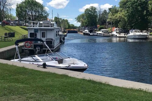 Bobcaygeon Waterfront 3-Bedroom Vacation House