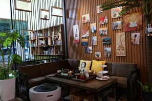 Lobby-lounge