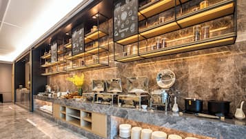 Daily buffet breakfast (CNY 58 per person)