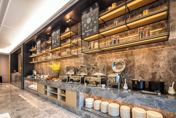Desayuno buffet todos los días (con cargo) 