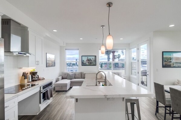 Private kitchen - Hot Tub, New 2 Bedroom Park Blvd Condo (San Diego)