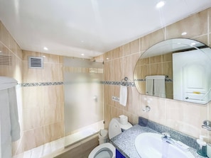 Departamento, 1 habitación, patio, vista al jardín | Baño