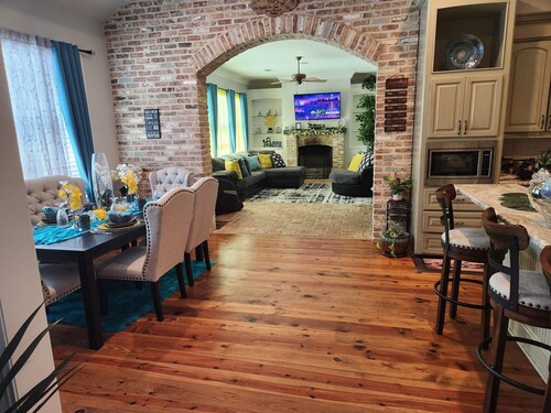 Upscaled Lakeview French Acadian Retreat Oasis