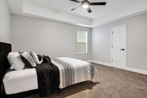 6 chambres, fer et planche à repasser, lit parapluie, Wi-Fi gratuit