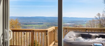 Lofted chalet cabin w/hot tub & fire pit