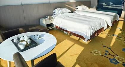 Hualong Golden Key Hotel
