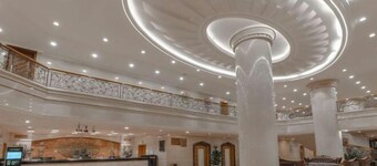 Yili Huacheng Hotel (Liuxing Street)