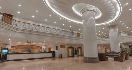 Yili Huacheng Hotel (Liuxing Street)