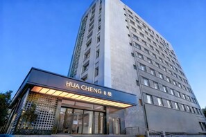 Exterior - Yili Huacheng Hotel (Liuxing Street) (Yining)