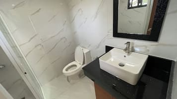 Family Room | Bathroom