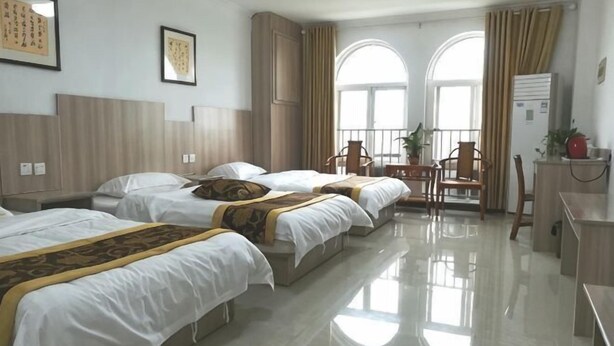 A hotel room with three beds, a desk, a chair, and a small balcony. - Zaozhuang Jingxuan Inn (Zaozhuang)