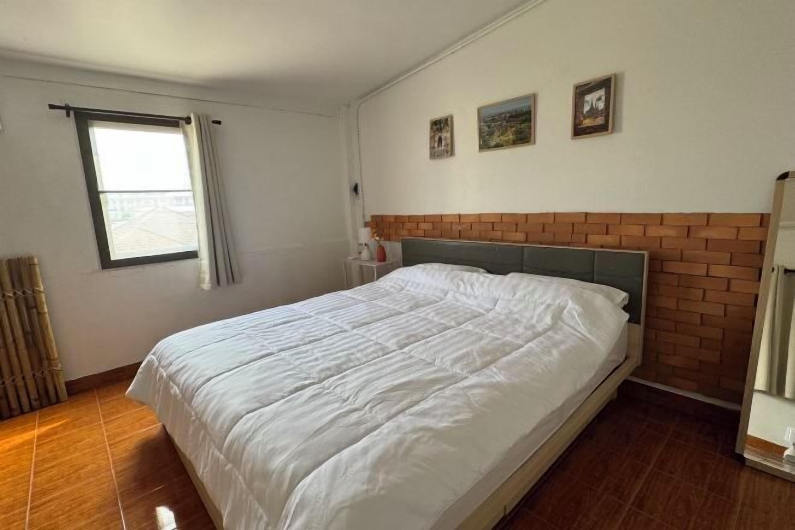 Wi-Fi gratuit, draps fournis