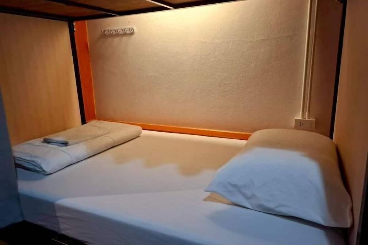Free WiFi, bed sheets