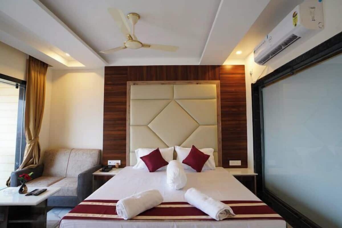 华丽客房 | 高档床上用品、办公桌、隔音、免费 WiFi