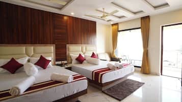 Quarto quádruplo | Roupas de cama premium, escrivaninha, quartos à prova de som