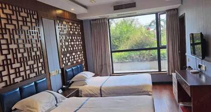 Junchen Business Hotel