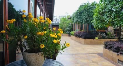 Junchen Business Hotel
