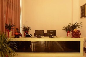A room with a desk, two monitors, a printer, and two potted plants. - Gorgeous Hotel (Yueqing)