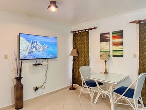 Apartamento, 1 habitación, balcón, vistas al jardín | Restauración