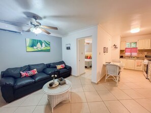 อพาร์ทเมนท์, 1 ห้องนอน, ระเบียง, วิวสวน | บริเวณนั่งเล่น