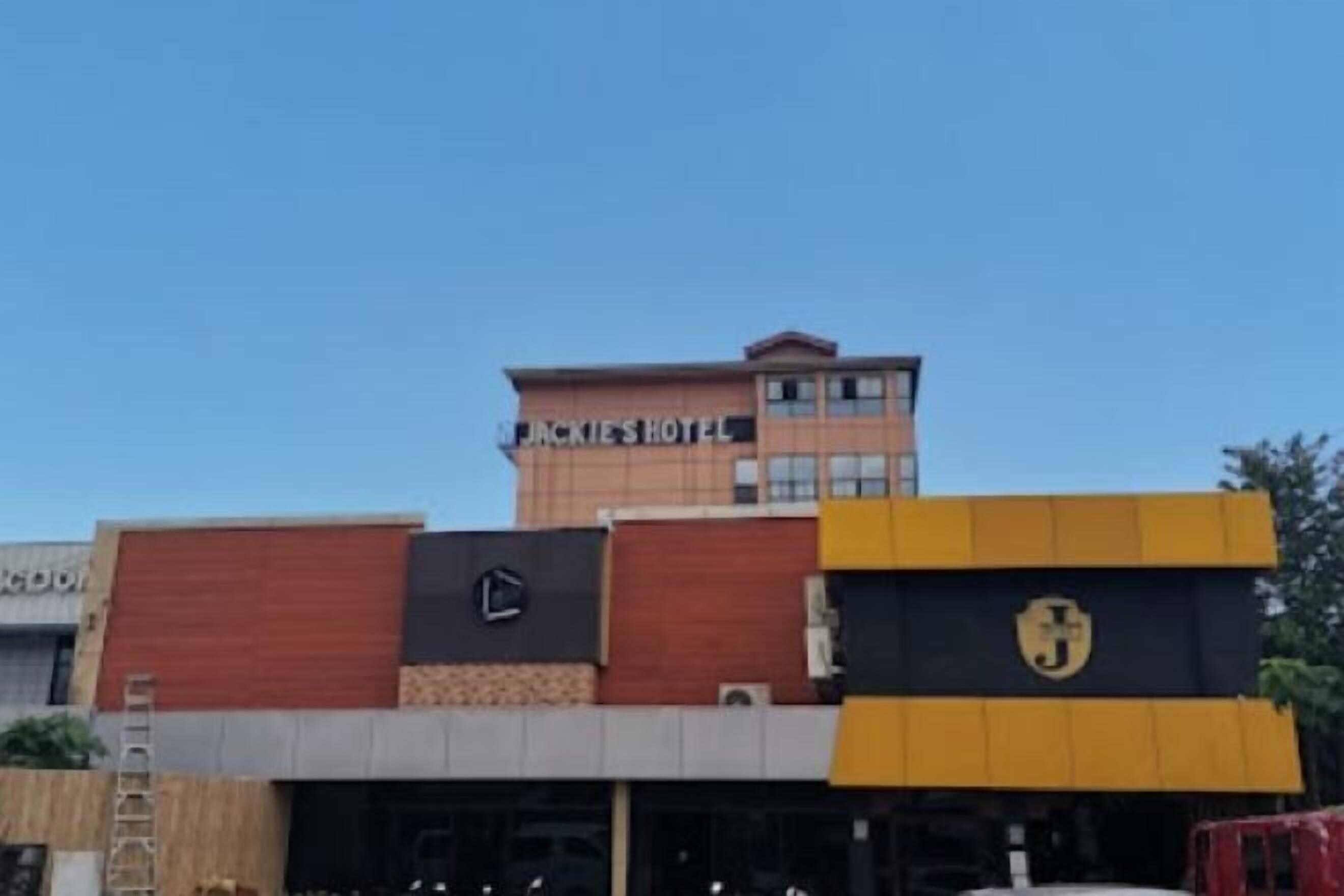 المنشأة من الخارج