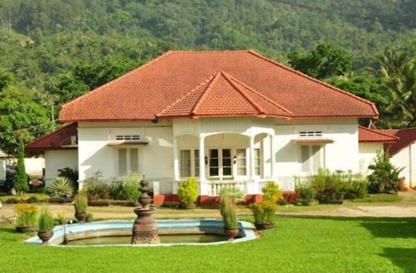 Exterior - Khas Ombilin Hotel (Lembah Segar)