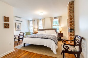 Unclassified image, 4 of 45, button