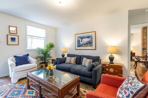 Unclassified image, 5 of 45, button