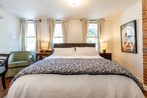 1 soverom, skrivebord, strykejern/-brett og wi-fi (inkludert)